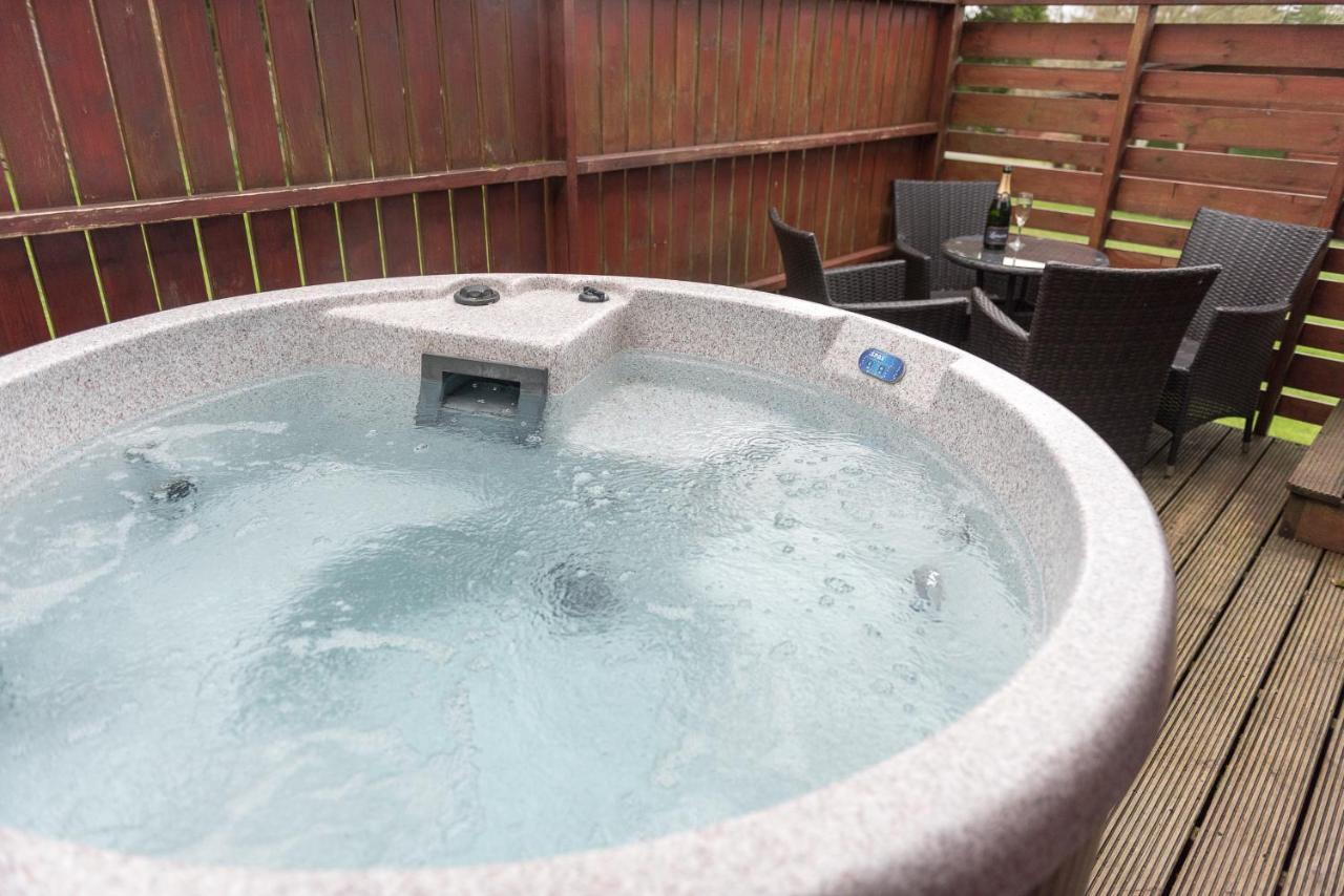 Conifer Lodge 25 With Hot Tub Newton Stewart Minnigaff Exteriör bild